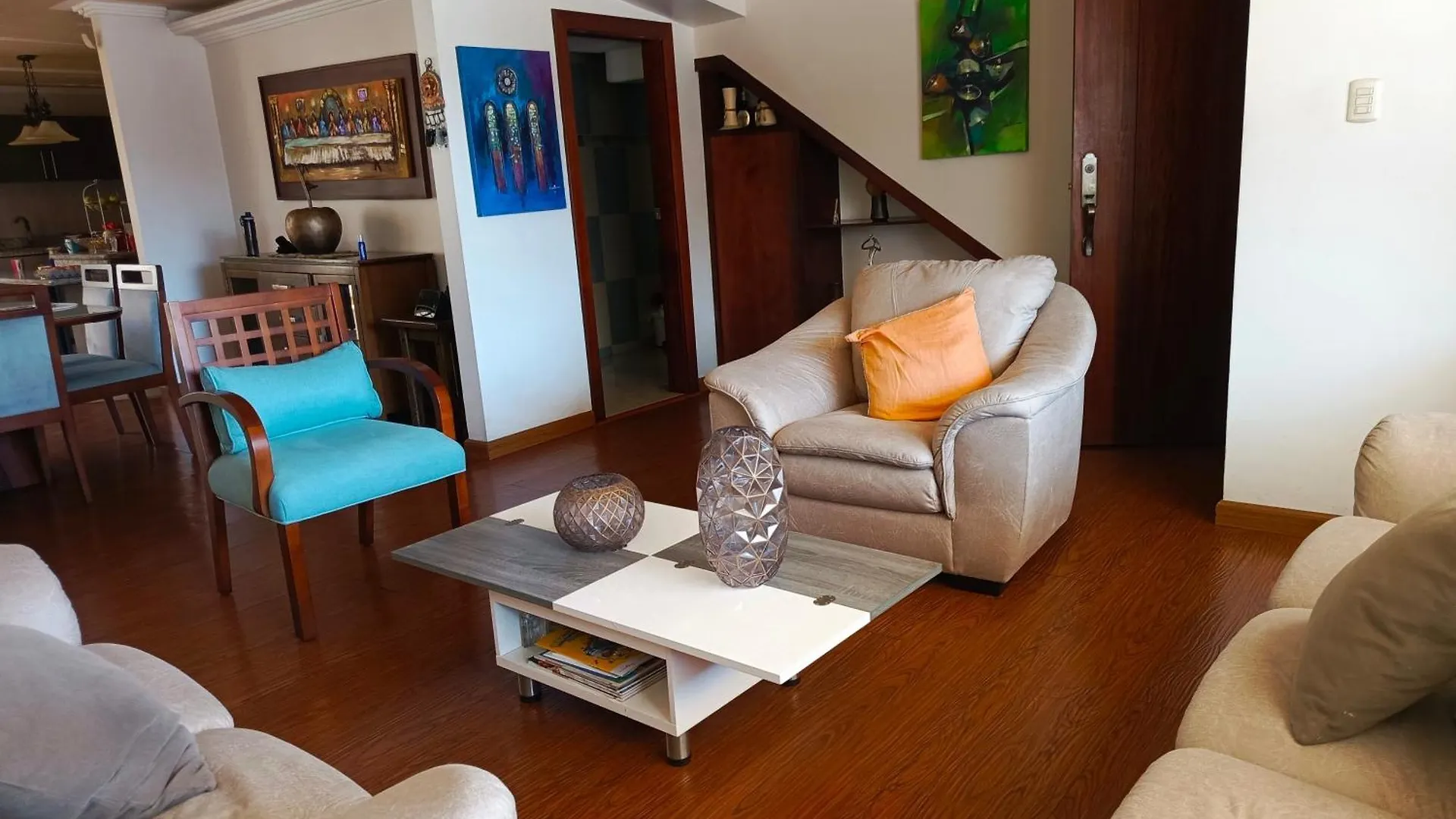 Apartamento Departamento Comodo En Zona Central Cuenca