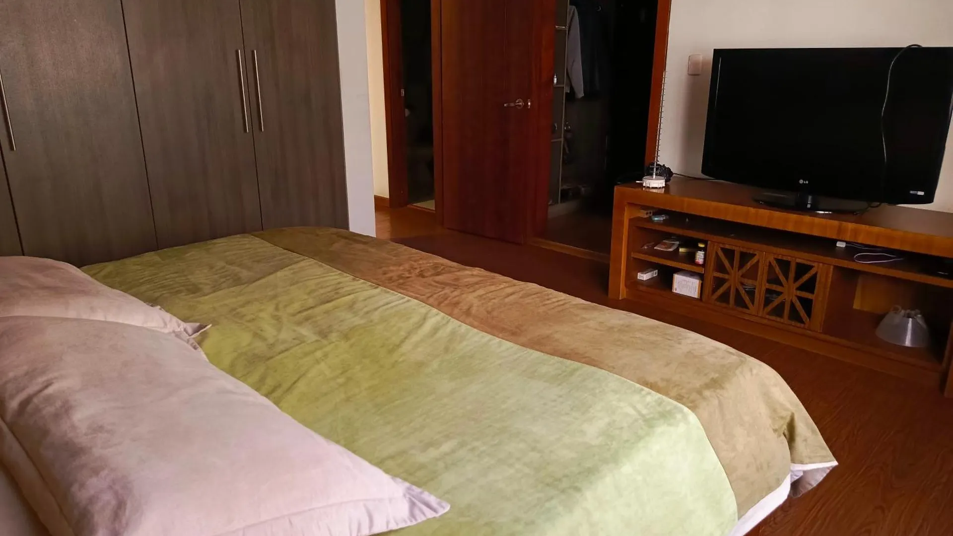 Apartamento Departamento Comodo En Zona Central Cuenca